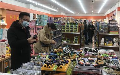 汉口北玩具订货会火热开启 益智玩具与新春公仔引领备货新风潮