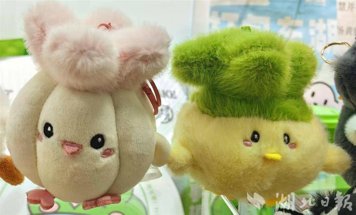 抖音话题播放量超2.2亿次、日销超万只 武汉“蒜鸟”何以爆红？