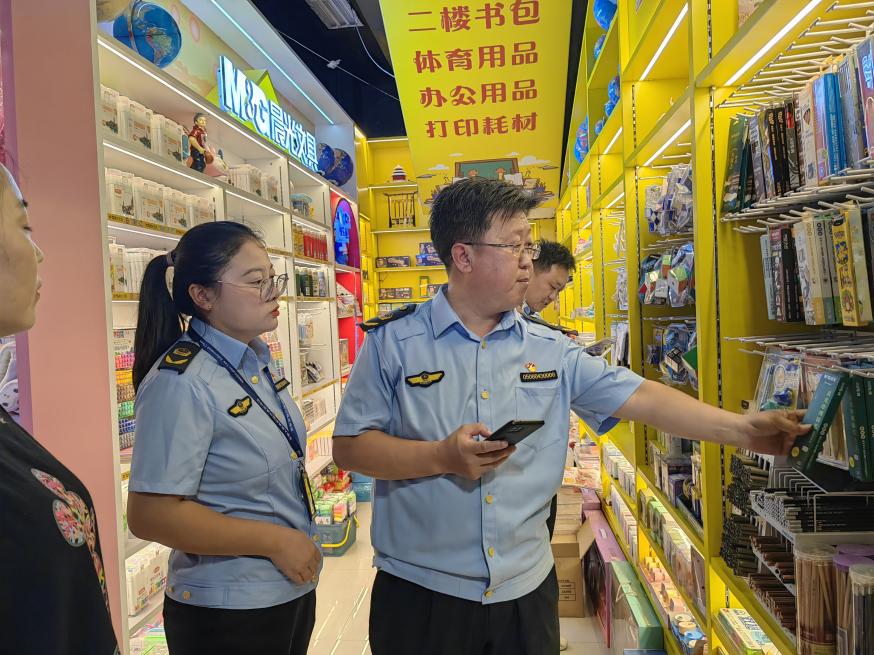 察右中旗市场监督管理局开展校园周边文化用具专项检查行动